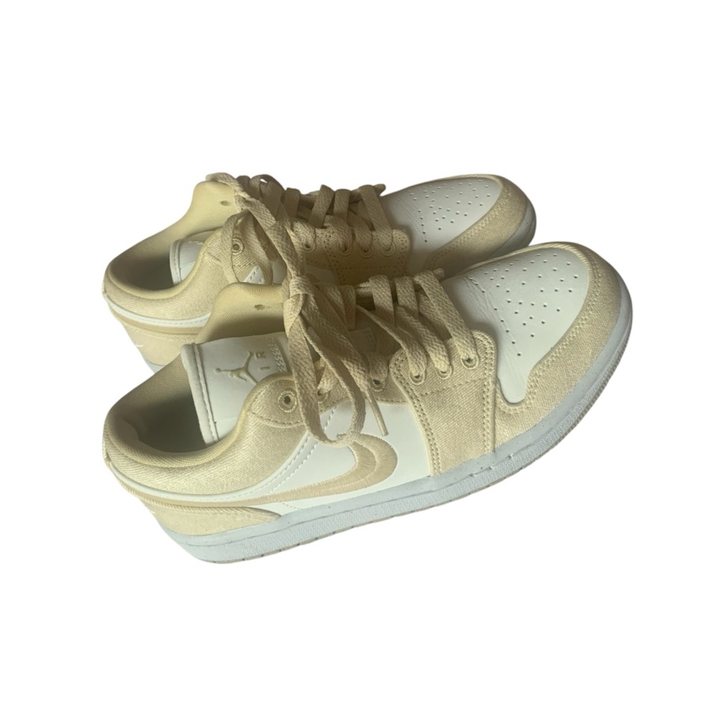 EUC Nike Jordan 1 Low SE Team Gold/Sail US 7